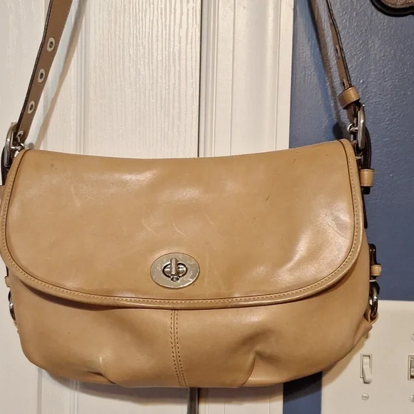 COACH VINTAGE LEGACY TAN SHOULDER CROSSBODY BAG C1069-F15170 - Picture 2 of 16